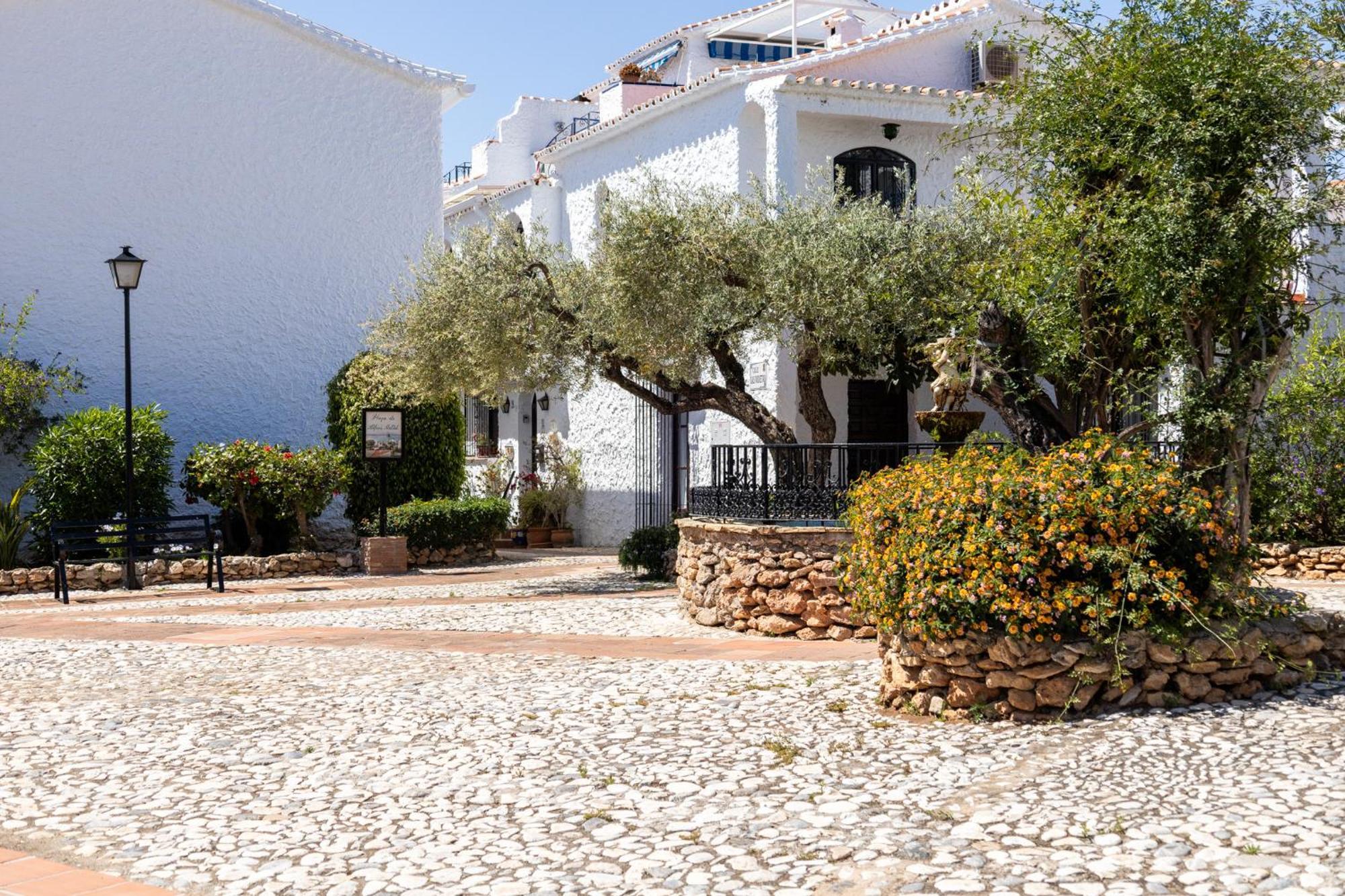 Capistrano Village, 1 Bedroom + Free Wi-Fi Nerja Exteriör bild
