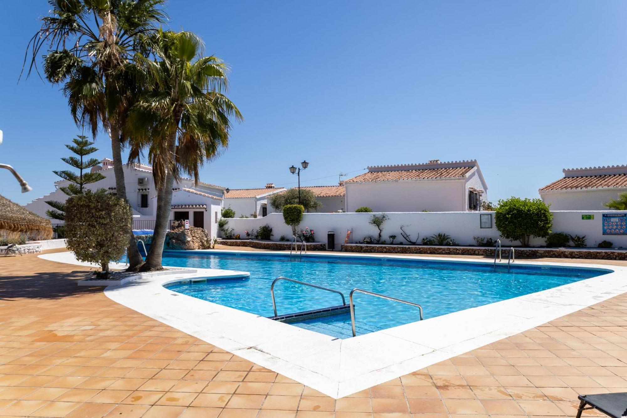 Capistrano Village, 1 Bedroom + Free Wi-Fi Nerja Exteriör bild