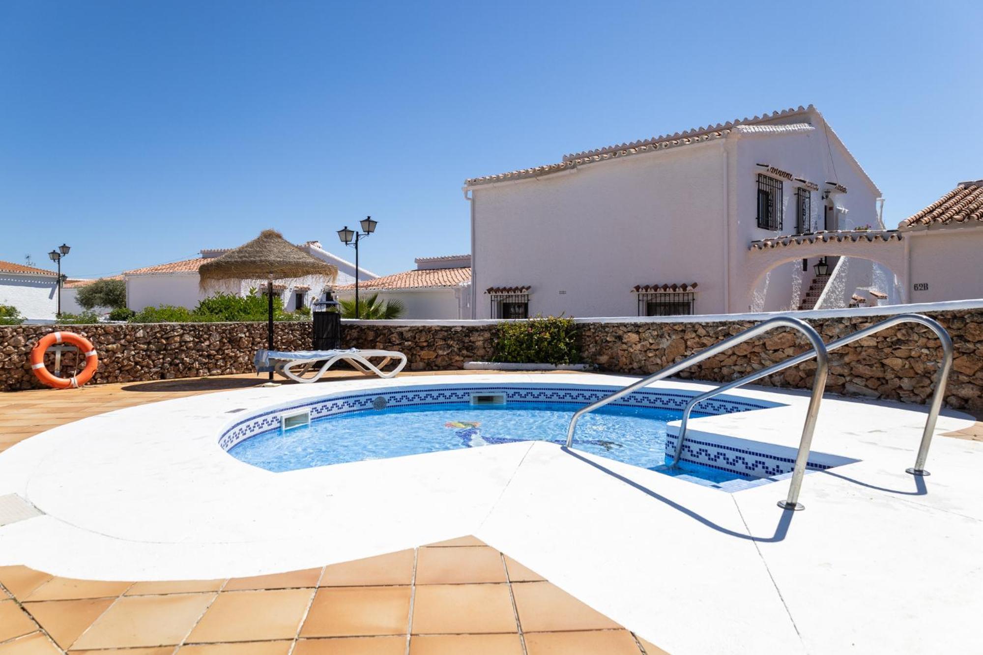 Capistrano Village, 1 Bedroom + Free Wi-Fi Nerja Exteriör bild